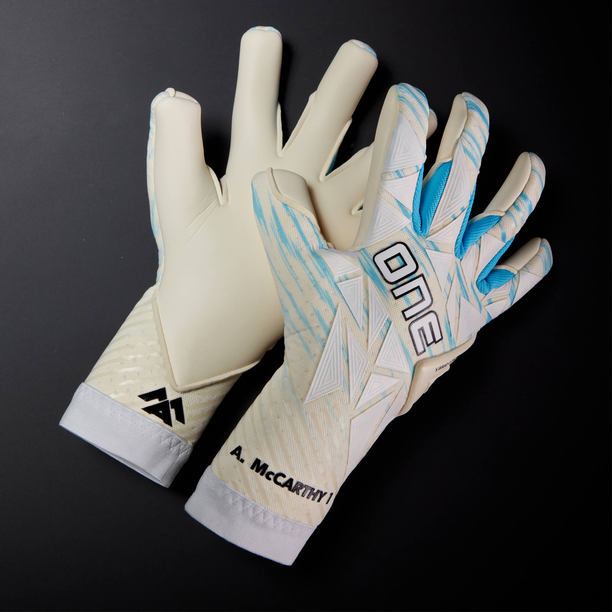 Alex McCarthy Goalkeeper Glove | Pro Goalkeeper SMU | One Glove™